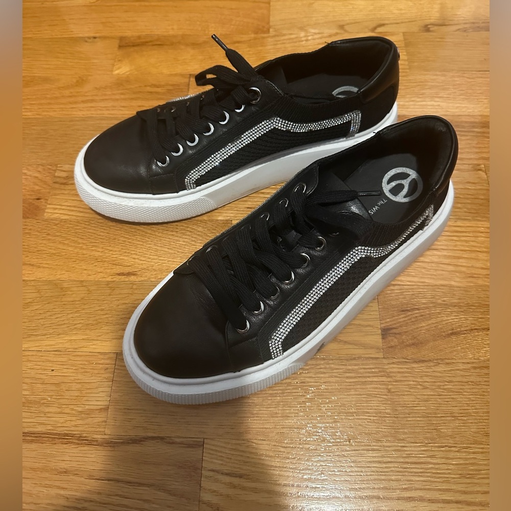 Wishbone Collection Stylish Black and White Women's Sneakers